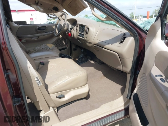 2000 Ford F-150 XL with VIN 1FTRX18L2YNB87229, listed as a IAAI auction lot 42041368 with 84,956 mi miles. Bid and sale history available at carsss.com. Image 5.
