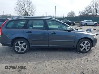 2008 Volvo V50 2.5T R-Design with VIN YV1MJ672X82396439, listed as a IAAI auction lot 41586200 with 110,267 mi miles. Bid and sale history available at carsss.com. Image 13.