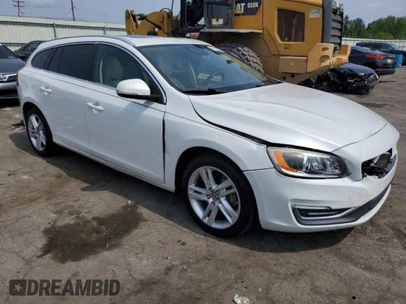 2015 Volvo V60 z VIN YV1612SD5F1202932, wystawiony jako Copart lot #56551523 z przebiegiem 83 417 mil mil oraz . Historia ofert i sprzedaży dostępna na DreamBid. Obrazek 4.