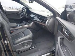 2019 Audi Q8 Premium Plus z VIN WA1BVAF13KD044077, wystawiony jako IAAI lot #39445353 z przebiegiem 55 333 mil mil oraz . Historia ofert i sprzedaży dostępna na DreamBid. Obrazek 5.