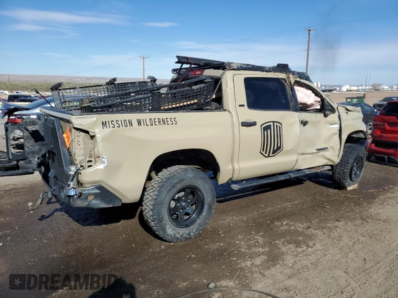 2018 Toyota Tundra SR5 z VIN 5TFDW5F11JX771458, wystawiony jako Copart lot #49687745 z przebiegiem 129 964 mil mil oraz Szkoda całkowita • Salvage title. Historia ofert i sprzedaży dostępna na DreamBid. Obrazek 3.