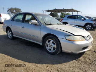 1998 Honda Accord EX z VIN 1HGCG555XWA040830, wystawiony jako Copart lot #74704554 z przebiegiem 253 788 mil mil oraz Szkoda całkowita • Salvage title. Historia ofert i sprzedaży dostępna na DreamBid. Obrazek 4.