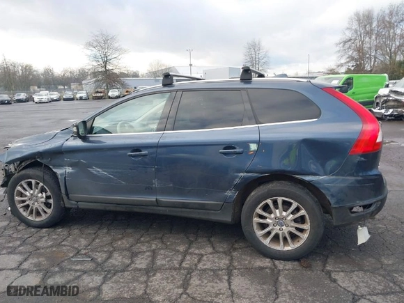 2010 Volvo XC60 3.0T with VIN YV4992DZ2A2119737, listed as a IAAI auction lot 41313329 with 101,112 mi miles. Bid and sale history available at carsss.com. Image 15.