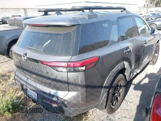 2023 Nissan Pathfinder SV z VIN 5N1DR3BD7PC224184, wystawiony jako IAAI lot #42420737 z przebiegiem 43 440 mil mil oraz . Historia ofert i sprzedaży dostępna na DreamBid. Obrazek 4.
