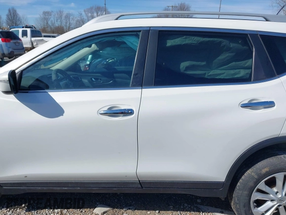 2014 Nissan Rogue SV with VIN 5N1AT2MV2EC767234, listed as a IAAI auction lot 41643753 with 182,355 mi miles. Bid and sale history available at carsss.com. Image 14.