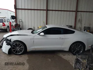 2019 Ford Mustang EcoBoost z VIN 1FA6P8TH1K5168795, wystawiony jako IAAI lot #42105634 z przebiegiem 61 480 mil mil oraz . Historia ofert i sprzedaży dostępna na DreamBid. Obrazek 14.
