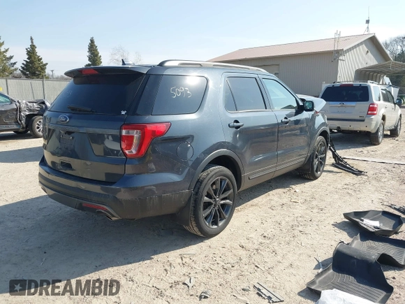 2017 Ford Explorer XLT with VIN 1FM5K8D86HGB51163, listed as a IAAI auction lot 41985093 with 90,584 mi miles and . Bid and sale history available at carsss.com. Image 4.