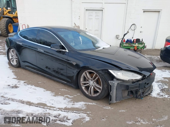 2013 Tesla Model S с VIN 5YJSA1AG2DFP11228, выставлен на аукционе IAAI как лот 41339370 с пробегом 121 237 миль миль и . История ставок и продаж доступна на DreamBid. Изображение 1.
