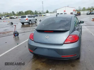 2018 Volkswagen Beetle S z VIN 3VWFD7AT1JM726428, wystawiony jako IAAI lot #42154938 z przebiegiem 41 279 mil mil oraz . Historia ofert i sprzedaży dostępna na DreamBid. Obrazek 16.