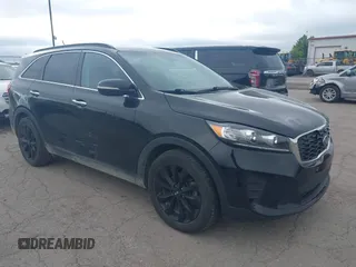 2019 Kia Sorento LX z VIN 5XYPG4A56KG598555, wystawiony jako IAAI lot #42304108 z przebiegiem 101 767 mil mil oraz . Historia ofert i sprzedaży dostępna na DreamBid. Obrazek 1.
