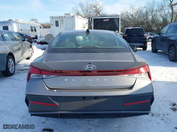 2024 Hyundai Elantra Essential with VIN KMHLM4DG8RU661485, listed as a IAAI auction lot 41355932 with 21,362 mi miles. Bid and sale history available at carsss.com. Image 17.