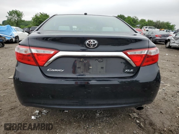 2015 Toyota Camry XLE z VIN 4T1BF1FK3FU939355, wystawiony jako Copart lot #56998335 z przebiegiem 108 689 mil mil oraz Szkoda całkowita • Salvage title. Historia ofert i sprzedaży dostępna na DreamBid. Obrazek 6.