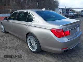 2012 BMW 7 Series 750Li xDrive с VIN WBAKC8C58CC437220, выставлен на аукционе IAAI как лот 41889602 с пробегом 119 601 миль миль и . История ставок и продаж доступна на DreamBid. Изображение 3.