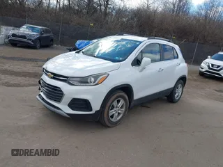 2017 Chevrolet Trax LT z VIN KL7CJPSBXHB215447, wystawiony jako IAAI lot #41665363 z przebiegiem 90 450 mil mil oraz . Historia ofert i sprzedaży dostępna na DreamBid. Obrazek 2.