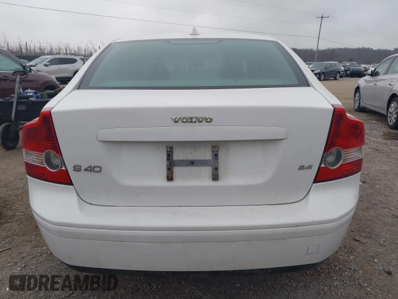 2006 Volvo S40 2.4L with VIN YV1MS390362201768, listed as a IAAI auction lot 41784027 with 224,794 mi miles. Bid and sale history available at carsss.com. Image 16.