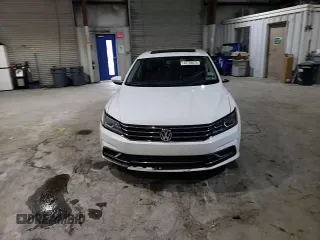2019 Volkswagen Passat Wolfsburg Edition z VIN 1VWLA7A36KC000255, wystawiony jako Copart lot #45758675 z przebiegiem 74 266 mil mil oraz Szkoda całkowita • Salvage title. Historia ofert i sprzedaży dostępna na DreamBid. Obrazek 13.