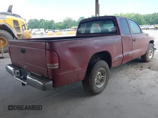 2000 Dodge Dakota with VIN 1B7GL22X2YS587779, listed as a IAAI auction lot 42231475 with 179,200 mi miles and . Bid and sale history available at carsss.com. Image 4.