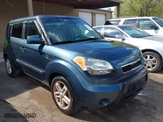 2011 Kia Soul + with VIN KNDJT2A27B7341025, listed as a IAAI auction lot 41885944 with 119,656 mi miles. Bid and sale history available at carsss.com. Image 1.