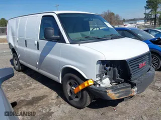 2005 GMC Savana Cargo Van with VIN 1GTFG15X451230398, listed as a IAAI auction lot 41666945 with 251,720 mi miles. Bid and sale history available at carsss.com. Image 1.