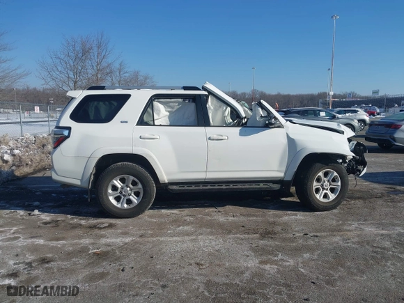 2022 Toyota 4Runner SR5 Premium with VIN JTENU5JR0N6058842, listed as a IAAI auction lot 41405515 with 27,480 mi miles. Bid and sale history available at carsss.com. Image 13.