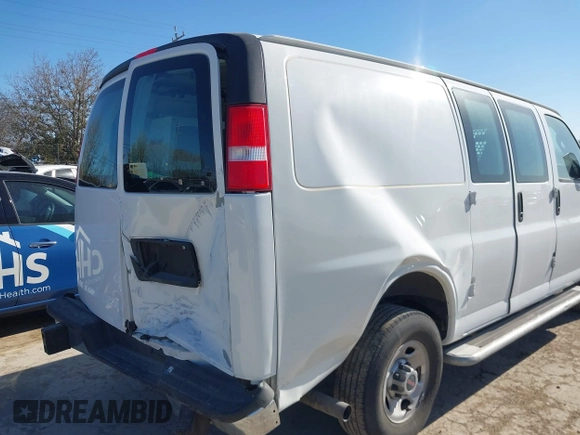 2022 GMC Savana Cargo Van with VIN 1GTW7AFP8N1172293, listed as a IAAI auction lot 41735294 with 33,213 mi miles. Bid and sale history available at carsss.com. Image 6.