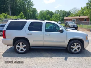 2010 Chevrolet Tahoe LT z VIN 1GNUKBE04AR194729, wystawiony jako IAAI lot #42408855 z przebiegiem 192 532 mil mil oraz . Historia ofert i sprzedaży dostępna na DreamBid. Obrazek 13.