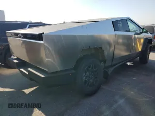 2024 Tesla Cybertruck z VIN 7G2CEHED3RA006960, wystawiony jako Copart lot #62443524 z przebiegiem 683 mil mil oraz Szkody całkowita. Historia ofert i sprzedaży dostępna na DreamBid. Obrazek 3.