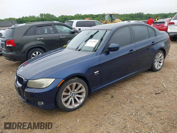 2011 BMW 3 Series 328i xDrive z VIN WBAPK5G5XBNN25836, wystawiony jako IAAI lot #42352968 z przebiegiem 108 638 mil mil oraz . Historia ofert i sprzedaży dostępna na DreamBid. Obrazek 2.