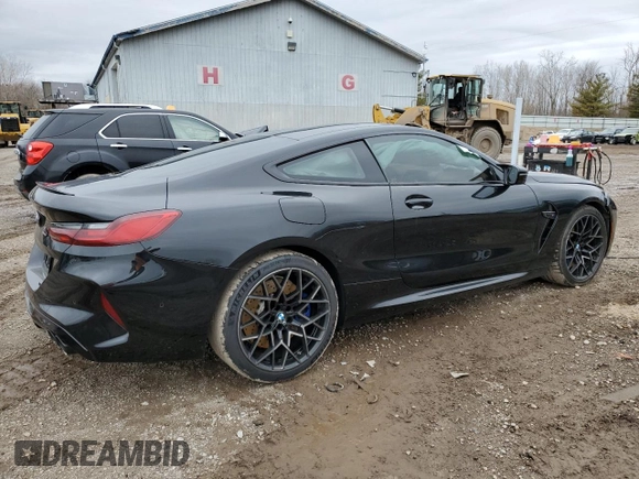 2020 BMW M8 z VIN WBSAE0C0XLCD01469, wystawiony jako Copart lot #47221453 z przebiegiem Nie podano mil oraz . Historia ofert i sprzedaży dostępna na DreamBid. Obrazek 3.
