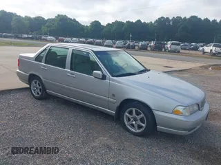 2000 Volvo S70 z VIN YV1LS56D6Y2639248, wystawiony jako IAAI lot #42514425 z przebiegiem 112 571 mil mil oraz . Historia ofert i sprzedaży dostępna na DreamBid. Obrazek 1.