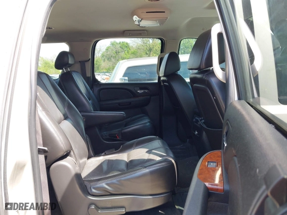2007 Chevrolet Suburban LT with VIN 3GNFK16367G246091, listed as a IAAI auction lot 42105259 with 216,014 mi miles. Bid and sale history available at carsss.com. Image 8.