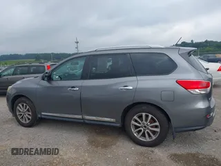 2015 Nissan Pathfinder SL z VIN 5N1AR2MMXFC680933, wystawiony jako IAAI lot #42790811 z przebiegiem 156 584 mil mil oraz . Historia ofert i sprzedaży dostępna na DreamBid. Obrazek 14.