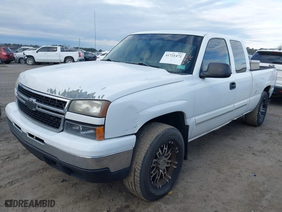 2006 Chevrolet Silverado 1500 LT1 with VIN 2GCEC19T261110996, listed as a IAAI auction lot 41721472 with 242,319 mi miles. Bid and sale history available at carsss.com. Image 17.