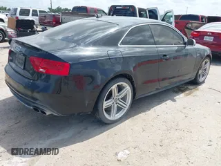 2013 Audi S5 Prestige z VIN WAUVGAFR8DA015727, wystawiony jako IAAI lot #42445090 z przebiegiem 136 237 mil mil oraz . Historia ofert i sprzedaży dostępna na DreamBid. Obrazek 4.