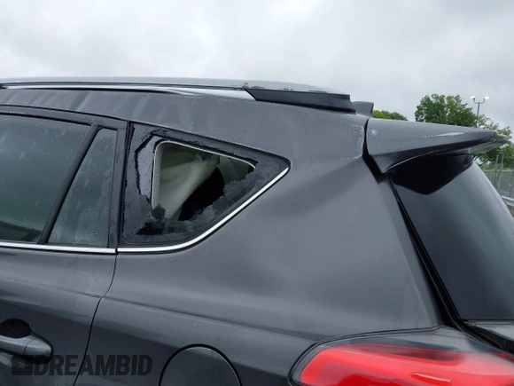 2018 Toyota RAV4 XLE z VIN JTMWFREV3JJ184752, wystawiony jako IAAI lot #42356452 z przebiegiem 79 532 mil mil oraz . Historia ofert i sprzedaży dostępna na DreamBid. Obrazek 21.