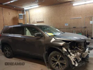 2019 Toyota Highlander LE with VIN 5TDBZRFH7KS922457, listed as a IAAI auction lot 41387627 with 36,963 mi miles and . Bid and sale history available at DreamBid. Image 14.