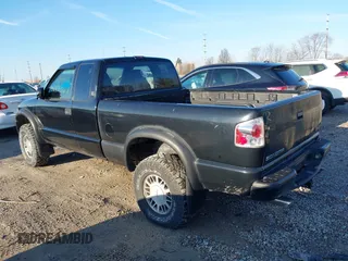 2001 GMC Sonoma with VIN 1GTCT19W518236681, listed as a IAAI auction lot 41685526 with 98,524 mi miles and . Bid and sale history available at DreamBid. Image 3.