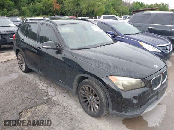 2014 BMW X1 sDrive28i z VIN WBAVM1C52EVW47658, wystawiony jako IAAI lot #42474553 z przebiegiem 137 861 mil mil oraz . Historia ofert i sprzedaży dostępna na DreamBid. Obrazek 1.