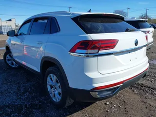 2021 Volkswagen Atlas S with VIN 1V2AC2CA2MC234168, listed as a IAAI auction lot 40842265 with 27,765 mi miles and . Bid and sale history available at DreamBid. Image 3.