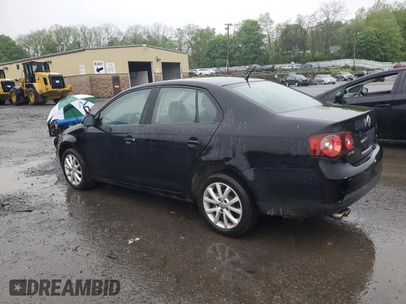 2010 Volkswagen Jetta SE z VIN 3VWRZ7AJ3AM139161, wystawiony jako Copart lot #56410925 z przebiegiem 78 317 mil mil oraz Czysty tytuł • Clean title. Historia ofert i sprzedaży dostępna na DreamBid. Obrazek 2.
