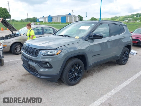 2024 Jeep Compass Latitude z VIN 3C4NJDBN4RT578170, wystawiony jako IAAI lot #42237990 z przebiegiem 17 265 mil mil oraz . Historia ofert i sprzedaży dostępna na DreamBid. Obrazek 20.