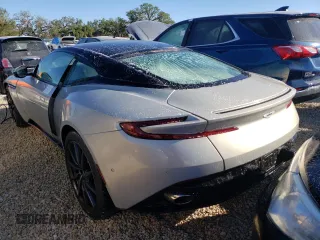 2017 Aston Martin DB11 z VIN SCFRMFAV6HGL00560, wystawiony jako Copart lot #62420112 z przebiegiem Nie podano mil oraz . Historia ofert i sprzedaży dostępna na DreamBid. Obrazek 3.