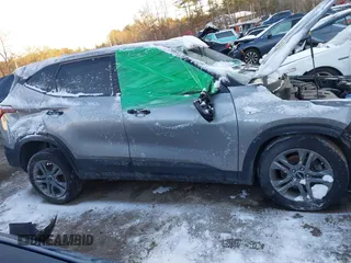2022 Kia Seltos LX z VIN KNDEPCAA6N7333330, wystawiony jako IAAI lot #41385125 z przebiegiem Nie podano mil oraz . Historia ofert i sprzedaży dostępna na DreamBid. Obrazek 14.