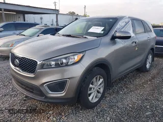 2017 Kia Sorento LX z VIN 5XYPG4A36HG259429, wystawiony jako IAAI lot #41948637 z przebiegiem 150 151 mil mil oraz . Historia ofert i sprzedaży dostępna na DreamBid. Obrazek 2.