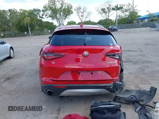 2018 Alfa Romeo Stelvio z VIN ZASFAKAN8J7B82205, wystawiony jako IAAI lot #42228471 z przebiegiem 67 968 mil mil oraz . Historia ofert i sprzedaży dostępna na DreamBid. Obrazek 17.