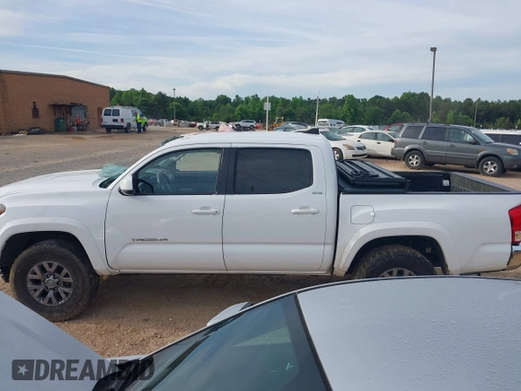 2017 Toyota Tacoma SR5 z VIN 5TFAZ5CN9HX040563, wystawiony jako IAAI lot #42274119 z przebiegiem 244 422 mil mil oraz . Historia ofert i sprzedaży dostępna na DreamBid. Obrazek 14.