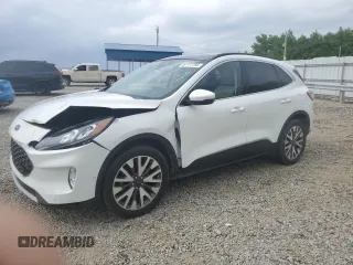 2020 Ford Escape Titanium z VIN 1FMCU9J9XLUB57675, wystawiony jako Copart lot #57777795 z przebiegiem Nie podano mil oraz Szkoda całkowita • Salvage title. Historia ofert i sprzedaży dostępna na DreamBid. Obrazek 1.