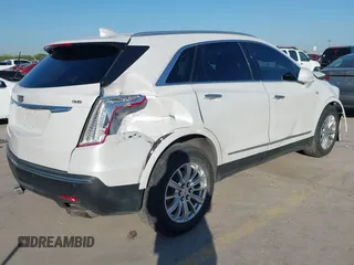 2018 Cadillac XT5 Luxury FWD z VIN 1GYKNCRS3JZ143354, wystawiony jako IAAI lot #41973536 z przebiegiem 101 327 mil mil oraz . Historia ofert i sprzedaży dostępna na DreamBid. Obrazek 4.