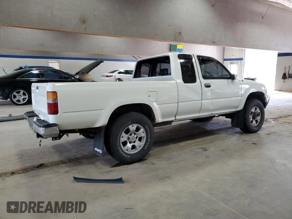 1991 Toyota Pickup с VIN JT4RN13P5M6028497, выставлен на аукционе Copart как лот 52332455 с пробегом 151 274 миль миль и Списание • Salvage title. История ставок и продаж доступна на DreamBid. Изображение 3.