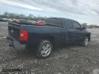 2007 Chevrolet Silverado 1500 Work Truck with VIN 2GCEC19C471711246, listed as a Copart auction lot 43143695 with 302,328 mi miles and Salvage Title. Bid and sale history available at carsss.com. Image 3.